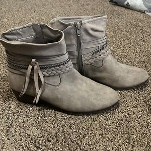 Girls boots